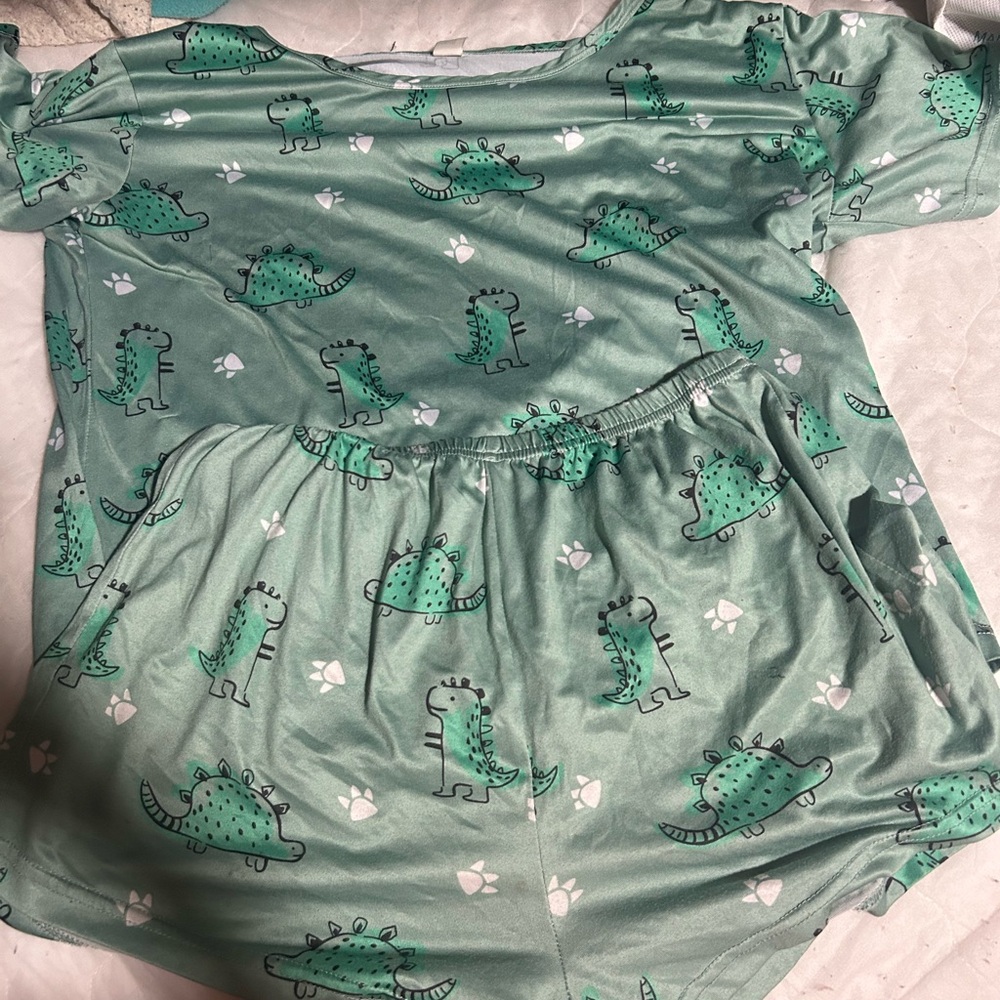 Clothes 🤗🤗 - Picture 2 of 16